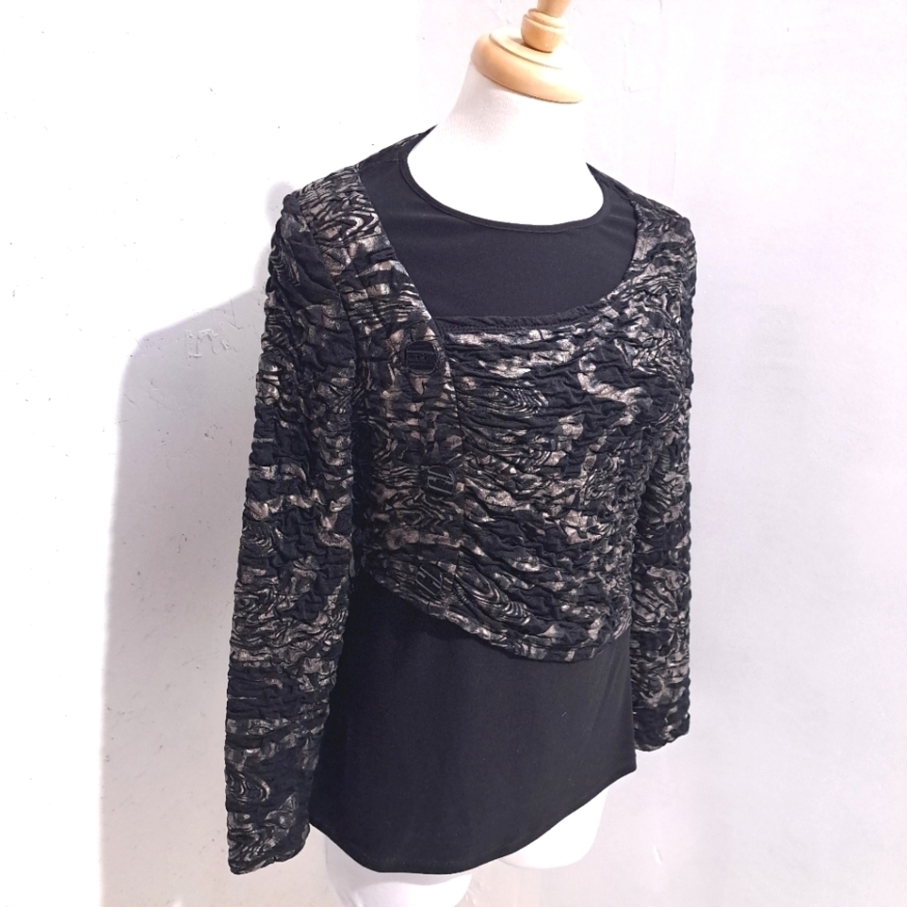 Frank Lyman |Black & gold asymmetrical crinkled fabric with button detai…